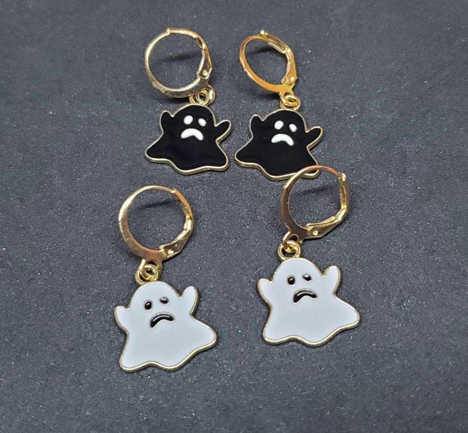 Boucles d'oreilles fantômes