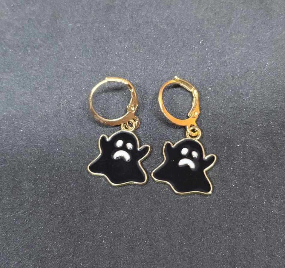 Boucles d'oreilles fantômes