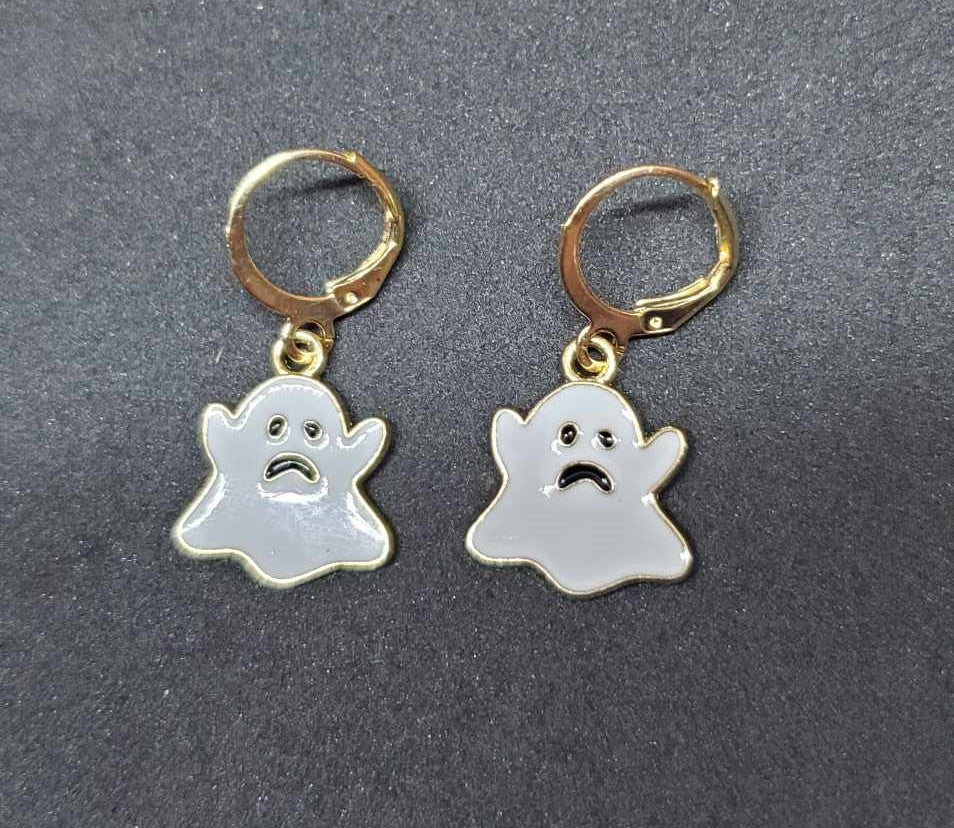 Boucles d'oreilles fantômes