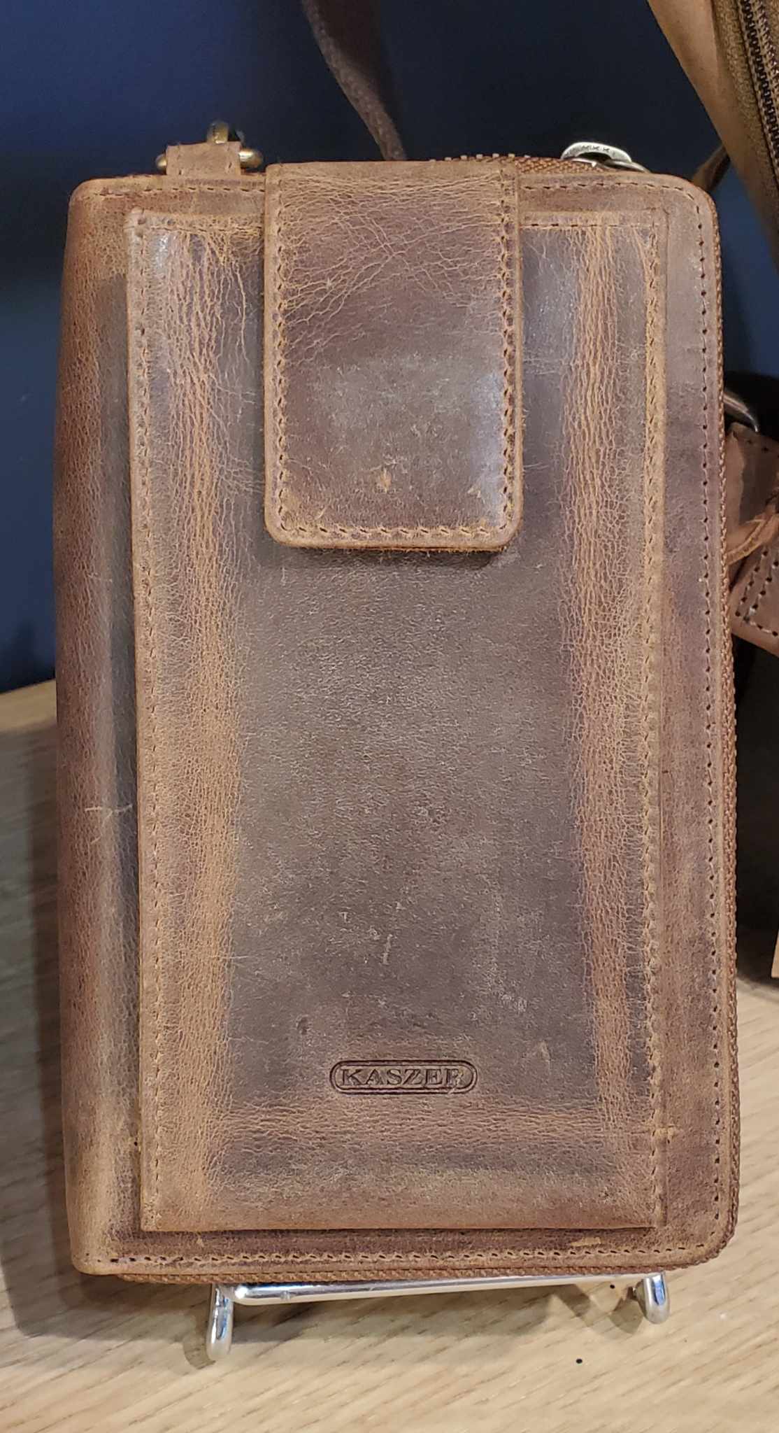 Pochette de téléphone et portefeuille tout en un en cuir de vachette 521004
