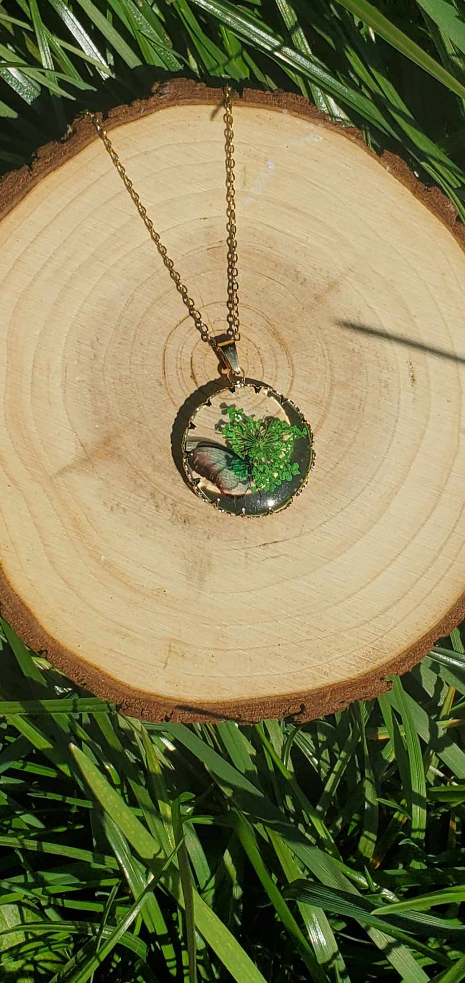 Collier papillon fleur verte