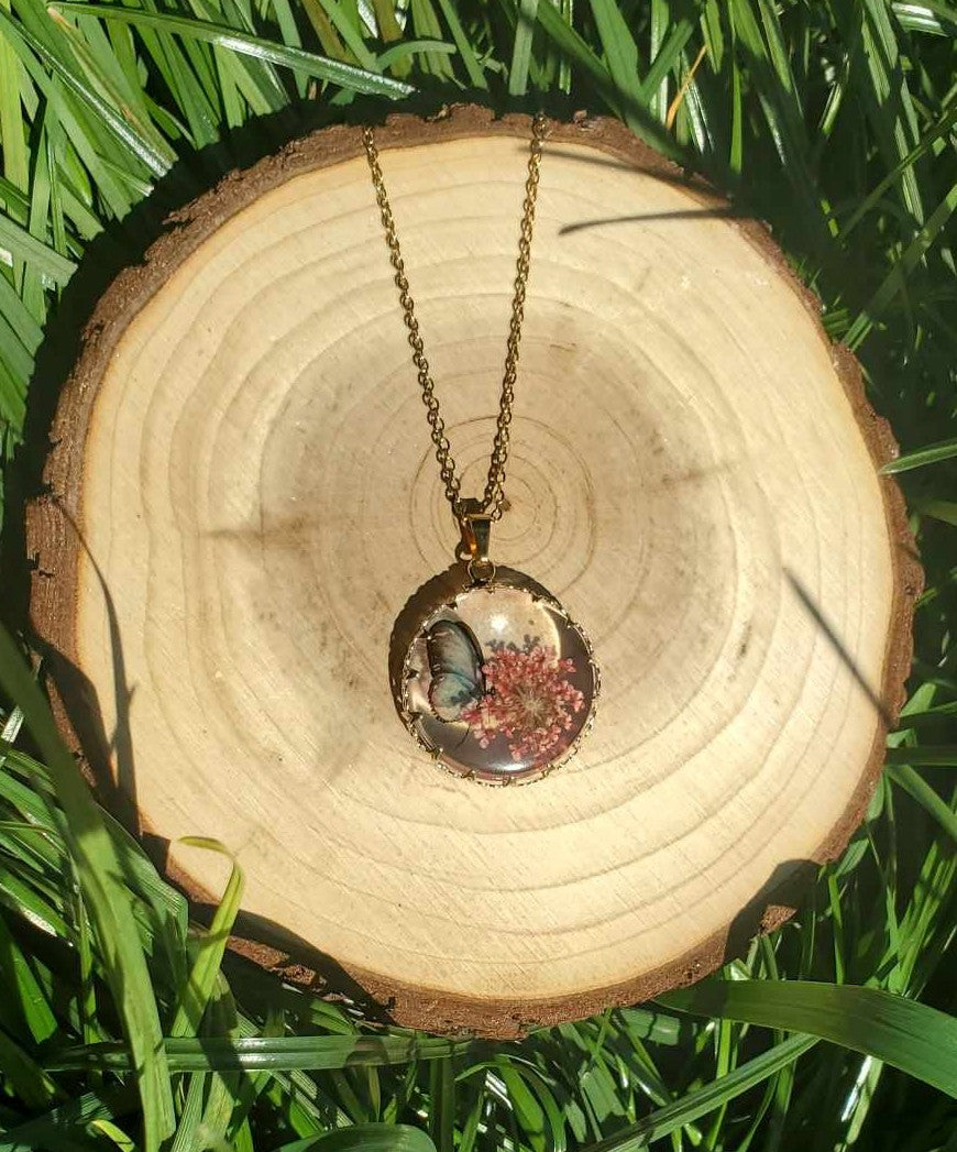 Collier papillon fleur rose