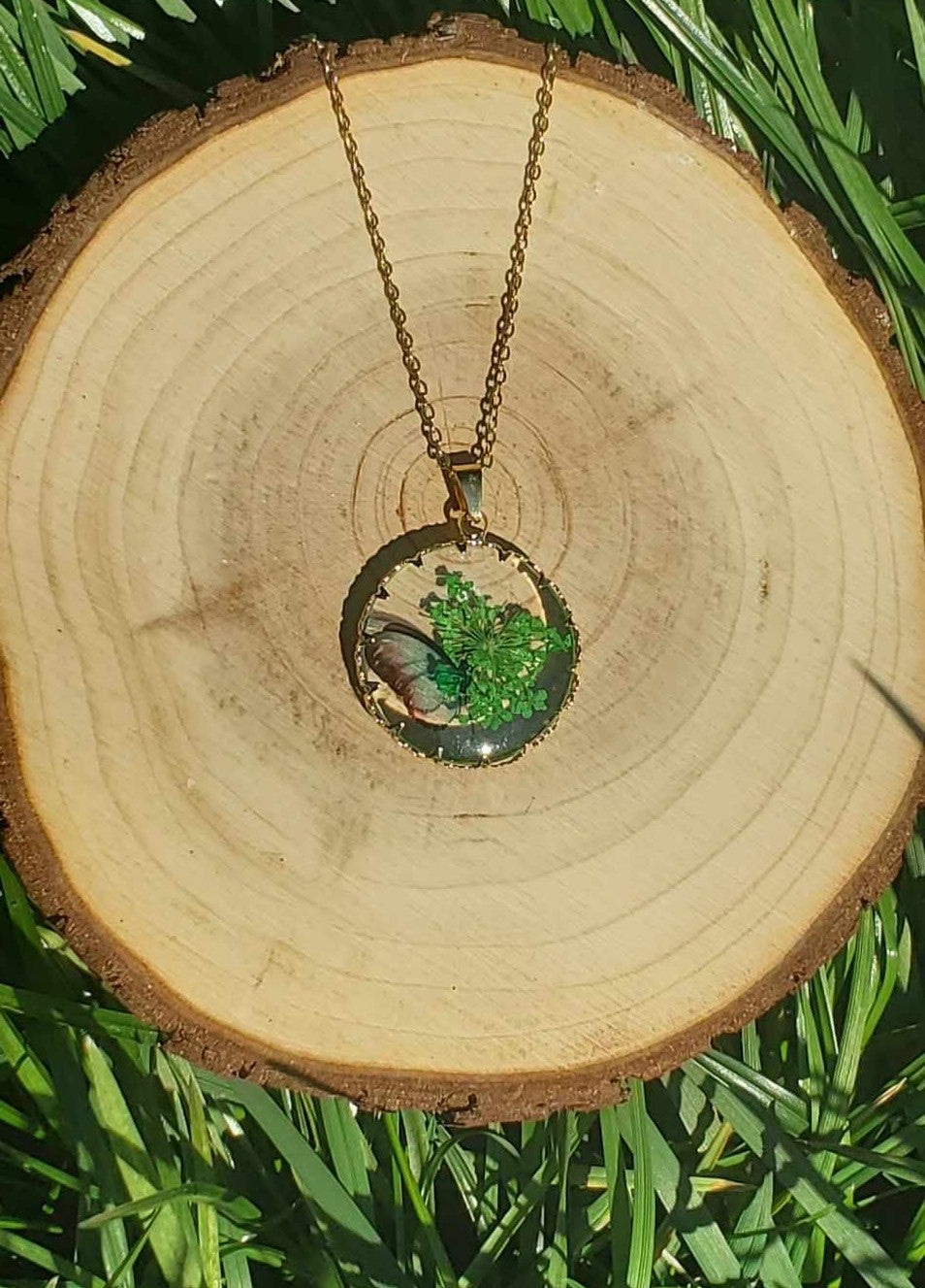Collier papillon fleur verte