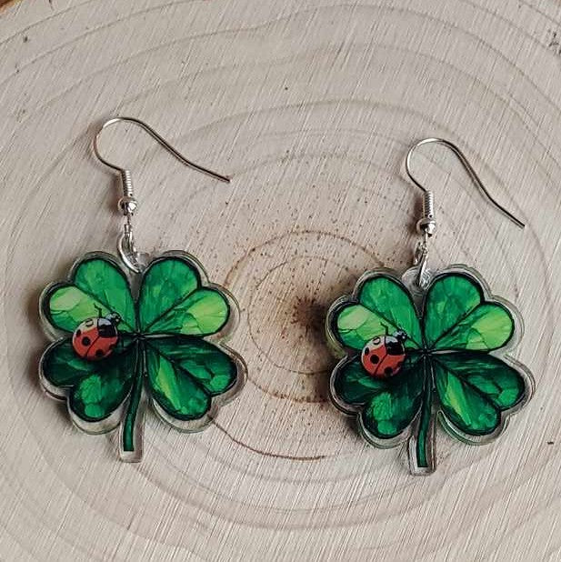 Boucles d'oreilles trèfle et coccinelle