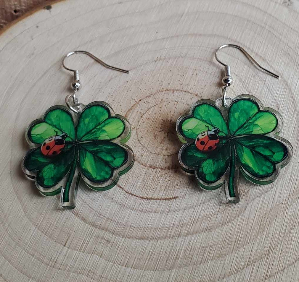 Boucles d'oreilles trèfle et coccinelle