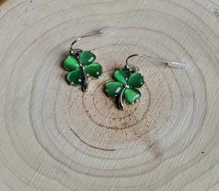 Petites boucles d'oreilles trèfles à quatre feuille