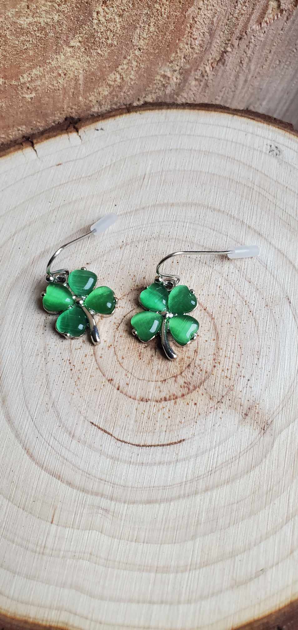 Petites boucles d'oreilles trèfles à quatre feuille