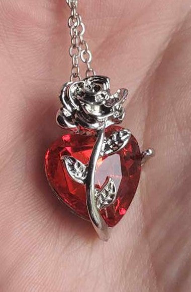 Collier coeur avec une belle rose argent