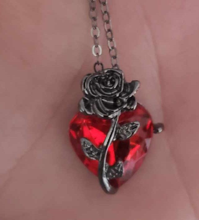 Collier coeur avec rose