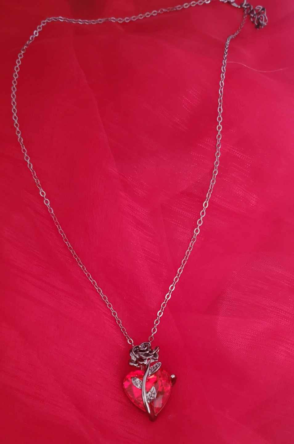 Collier coeur avec rose