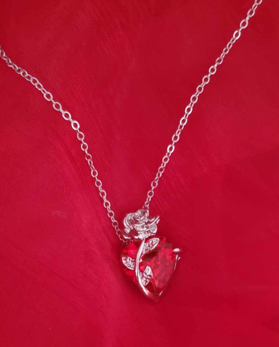 Collier coeur avec une belle rose argent