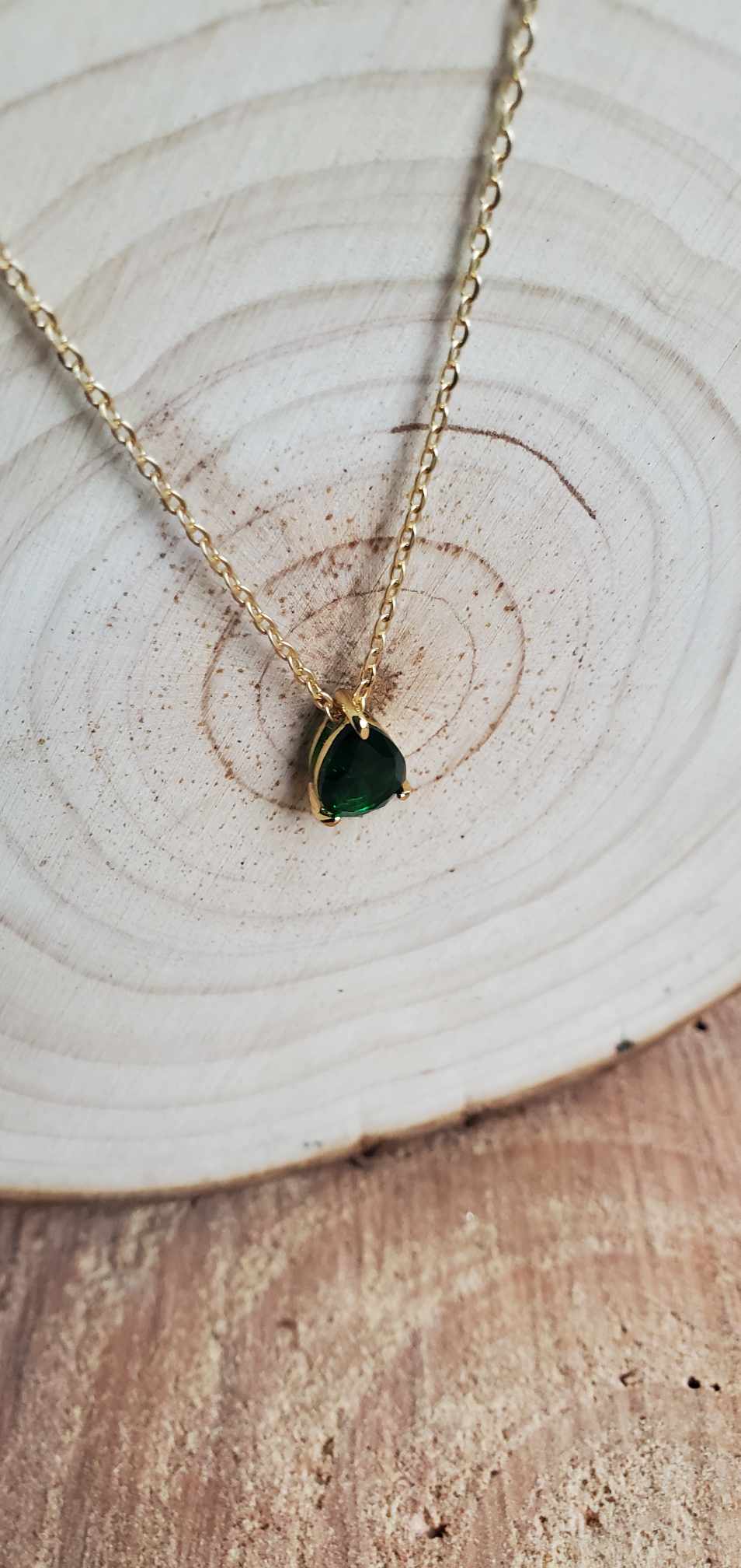 Collier avec gemme verte