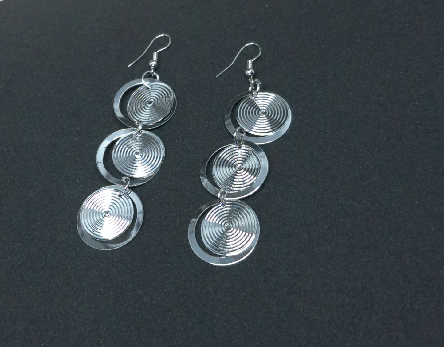 Longues boucles d'oreilles
