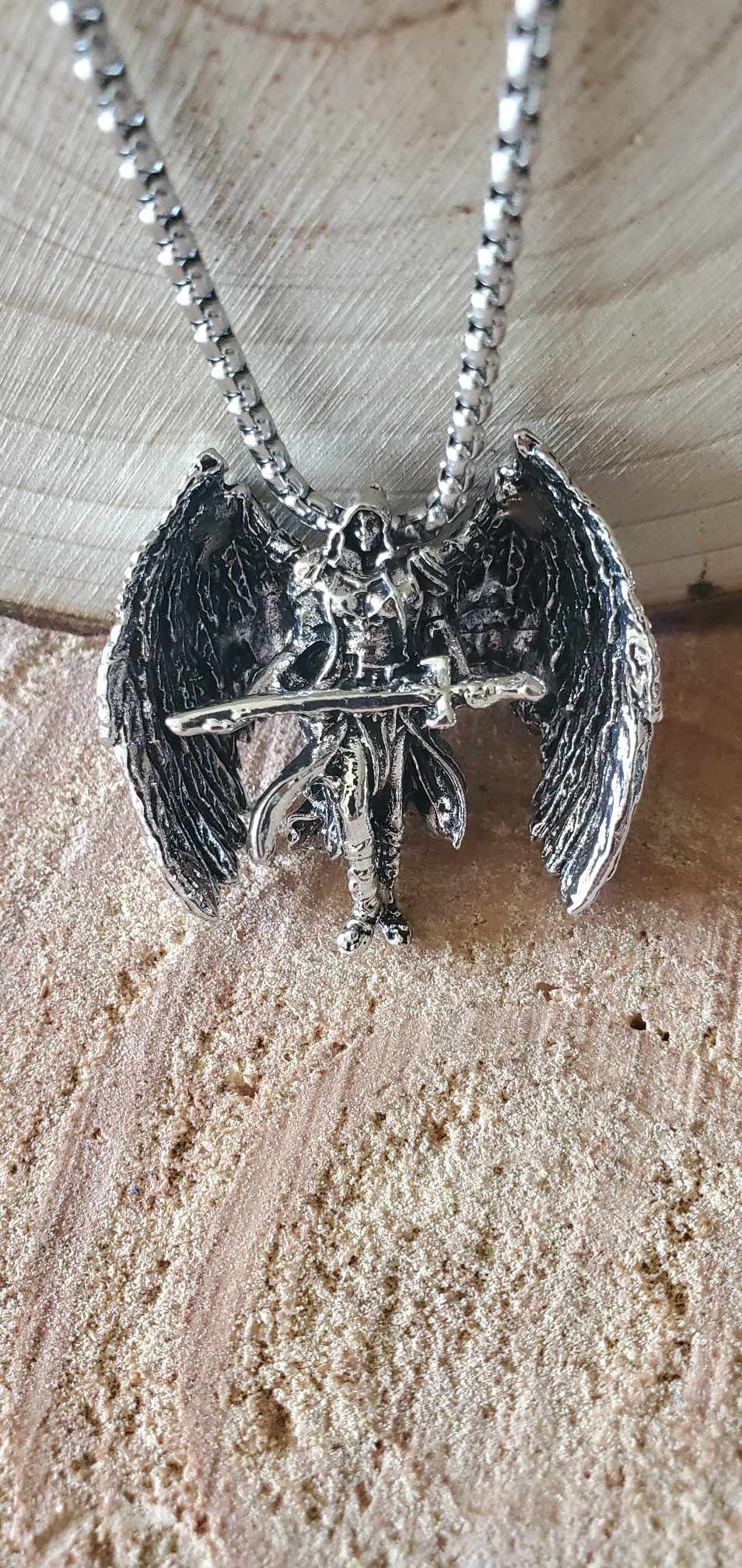 Collier chevalier ange de la mort