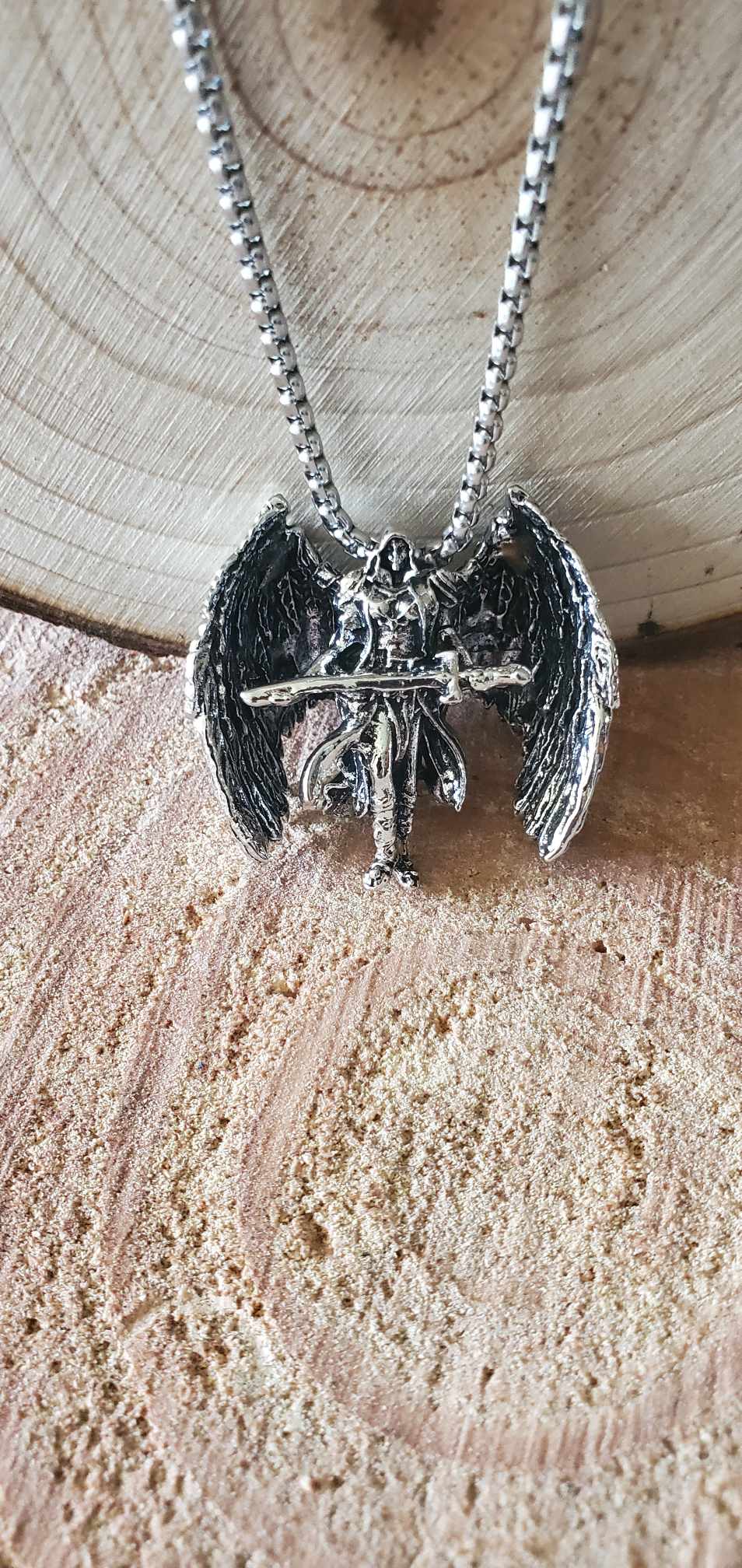 Collier chevalier ange de la mort