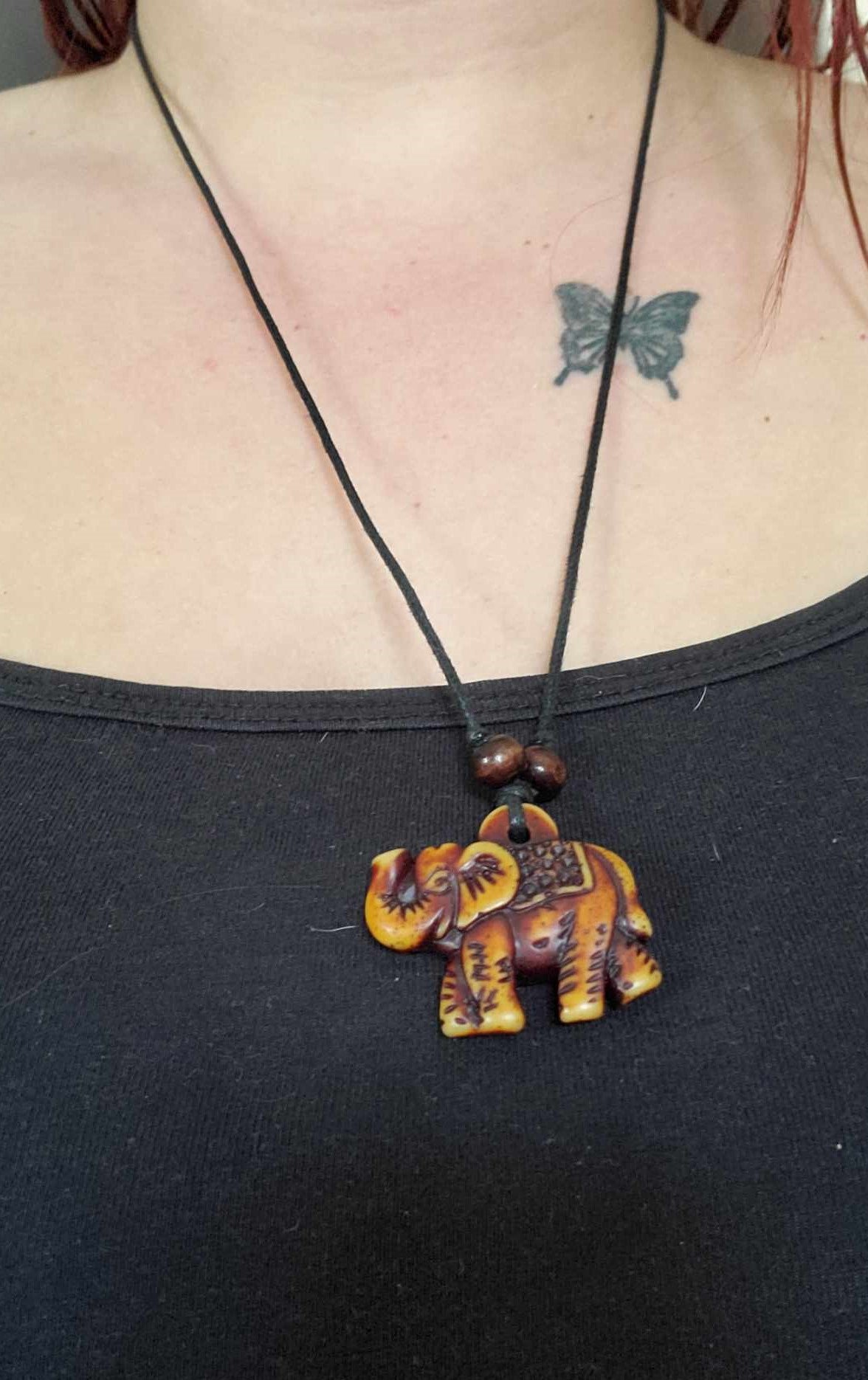 Collier en résine éléphant
