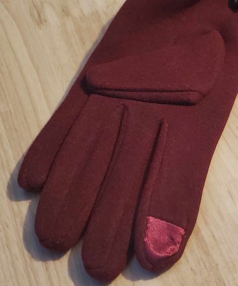 Paire de gants en daim rouge bordeaux