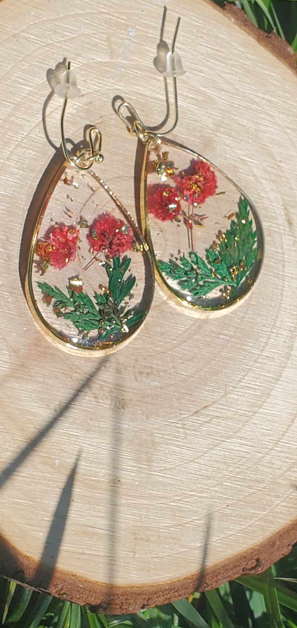Boucles d'oreilles fleurs séchées rouge