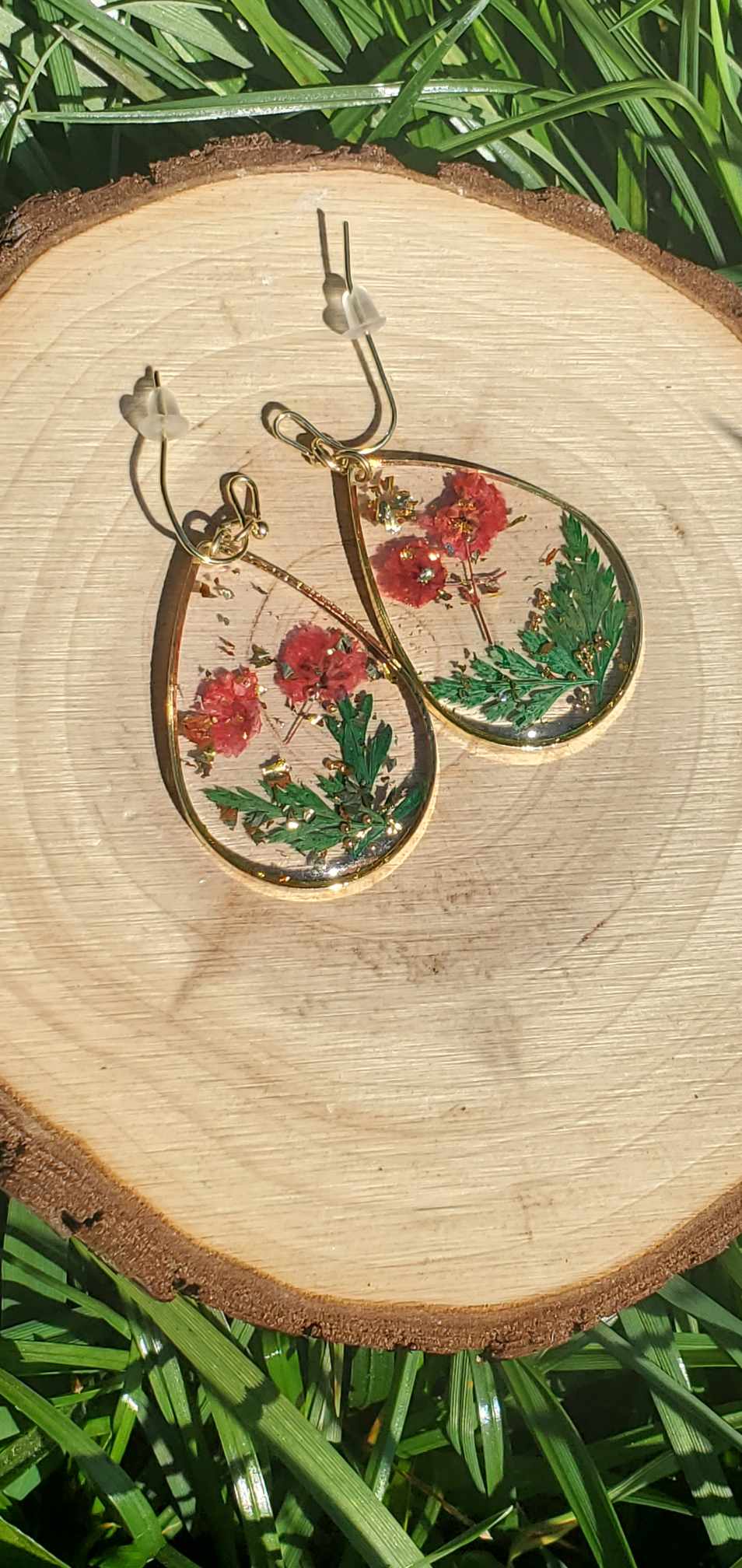Boucles d'oreilles fleurs séchées rouge