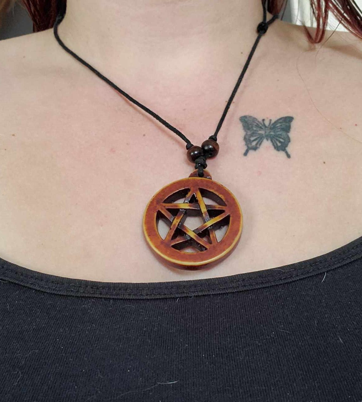 Collier en résine pentagramme