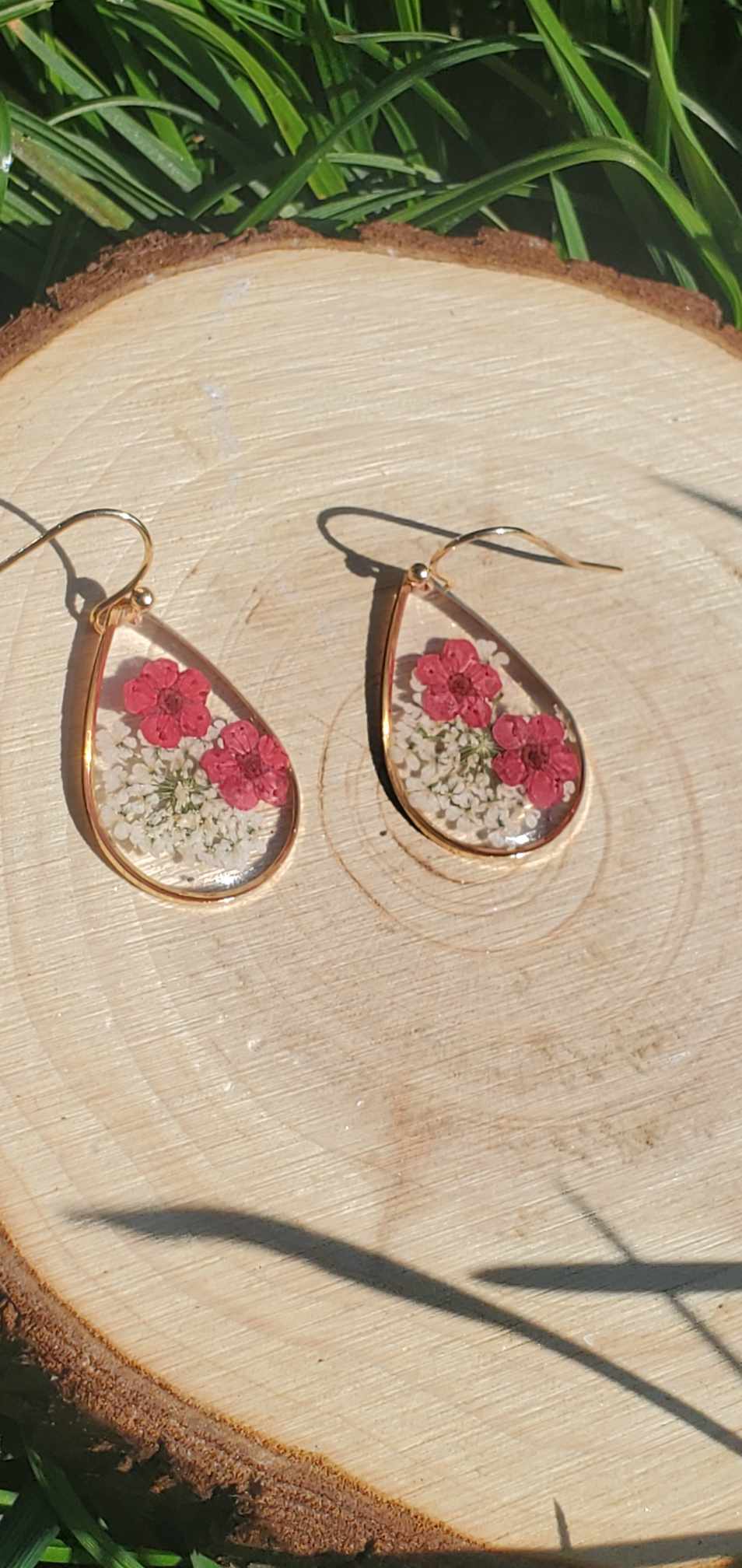 Boucles d'oreilles fleurs séchées fuschia