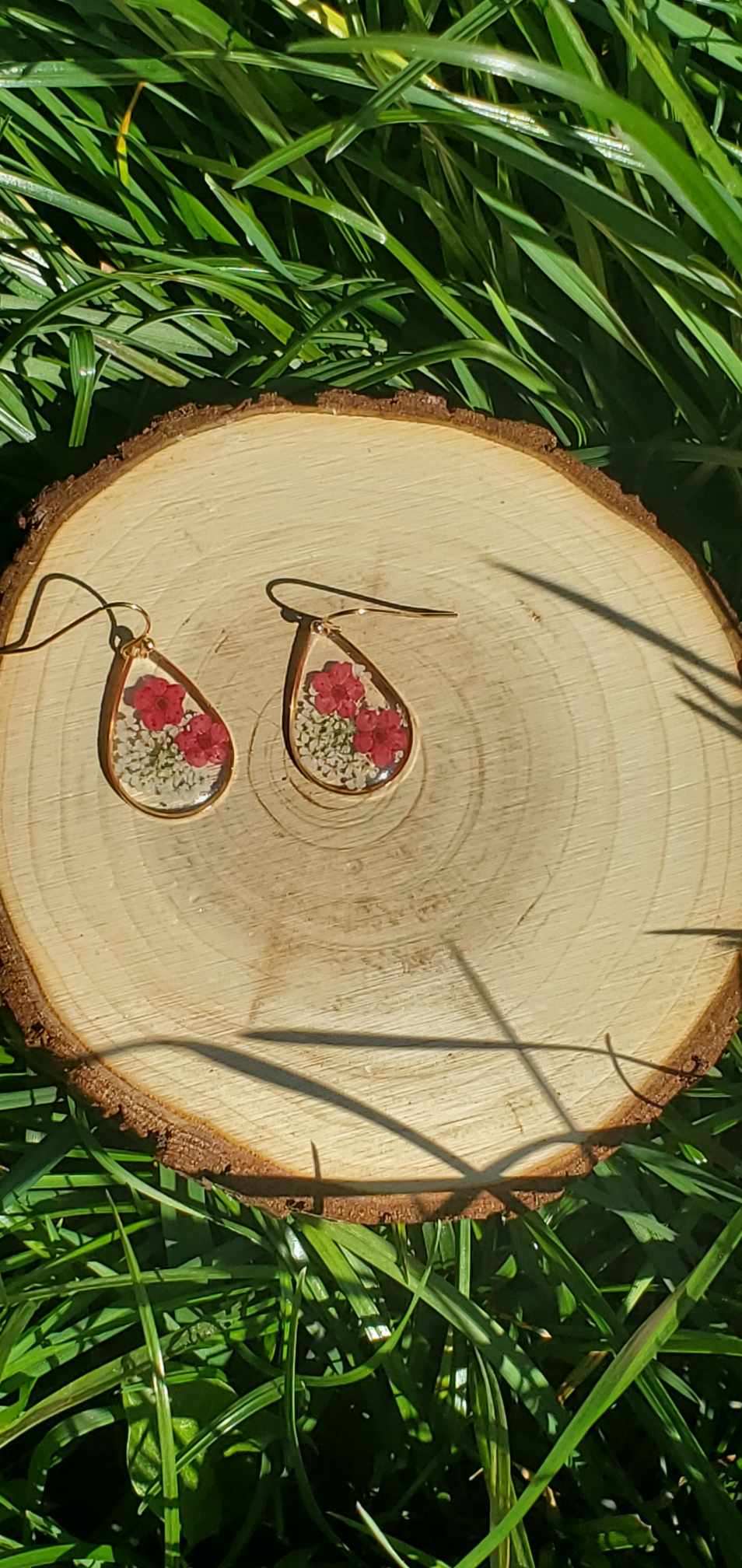 Boucles d'oreilles fleurs séchées fuschia