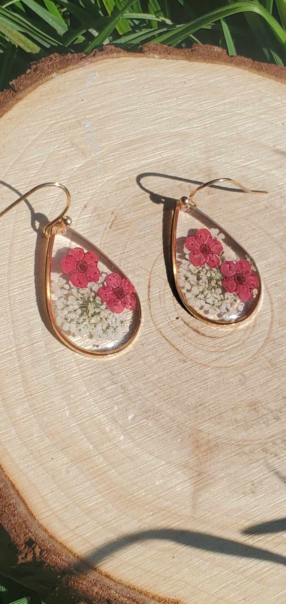 Boucles d'oreilles fleurs séchées fuschia