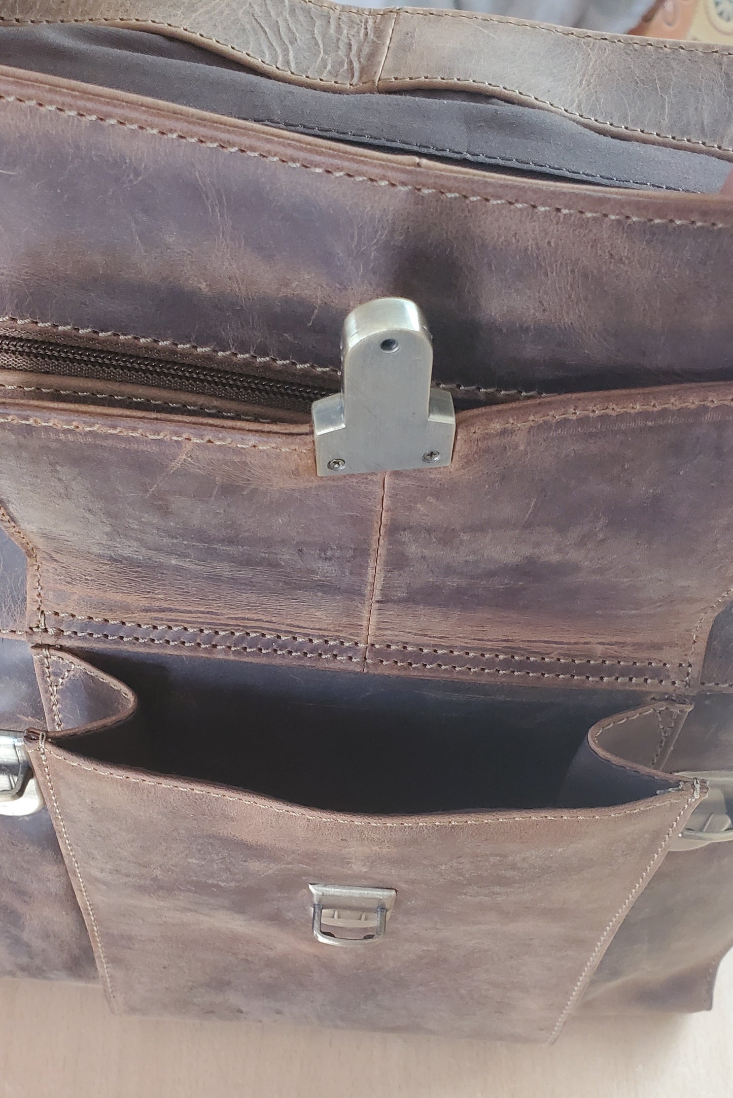 Sac à dos cartable en cuir de vachette 20857