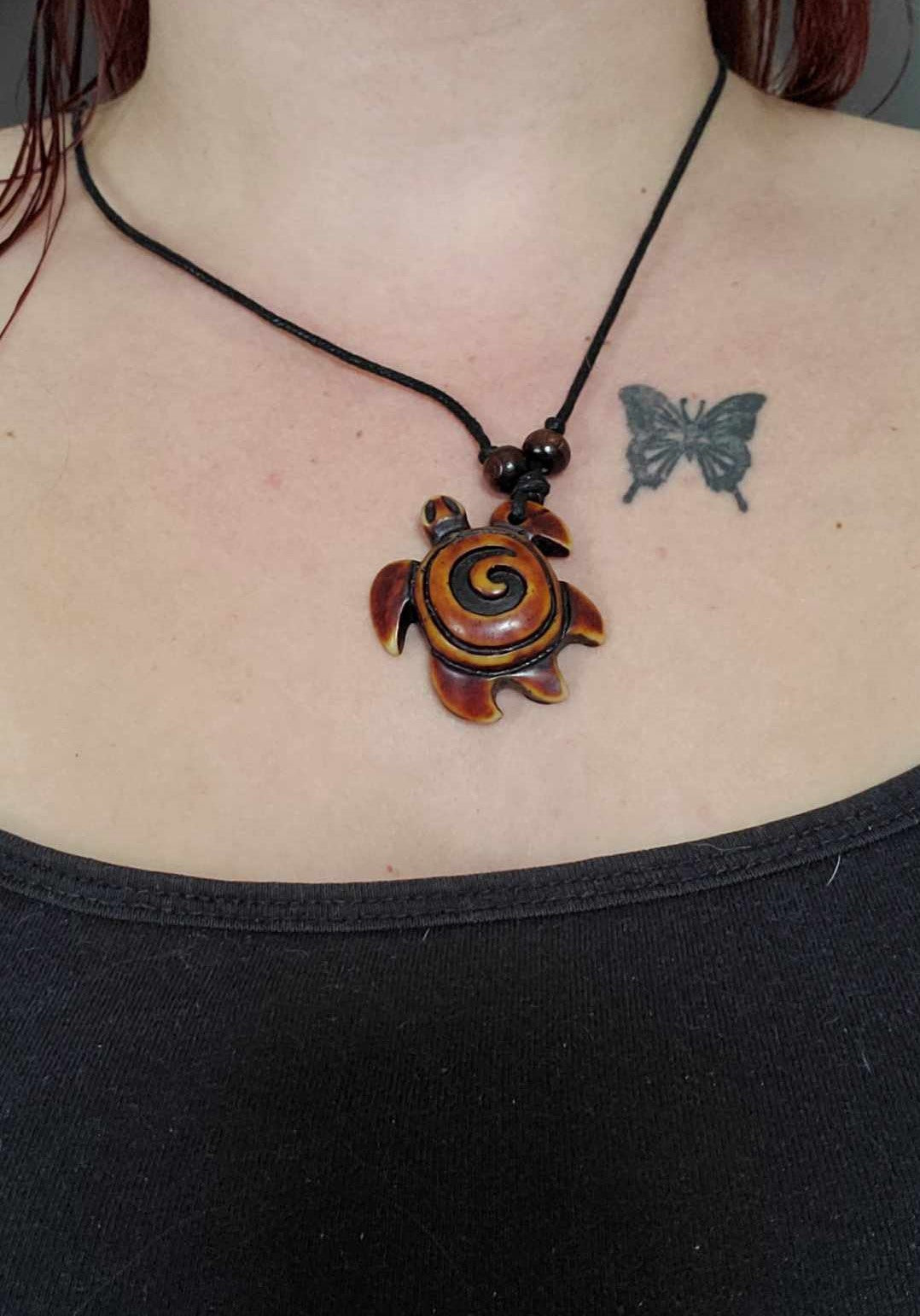 Collier en résine tortue