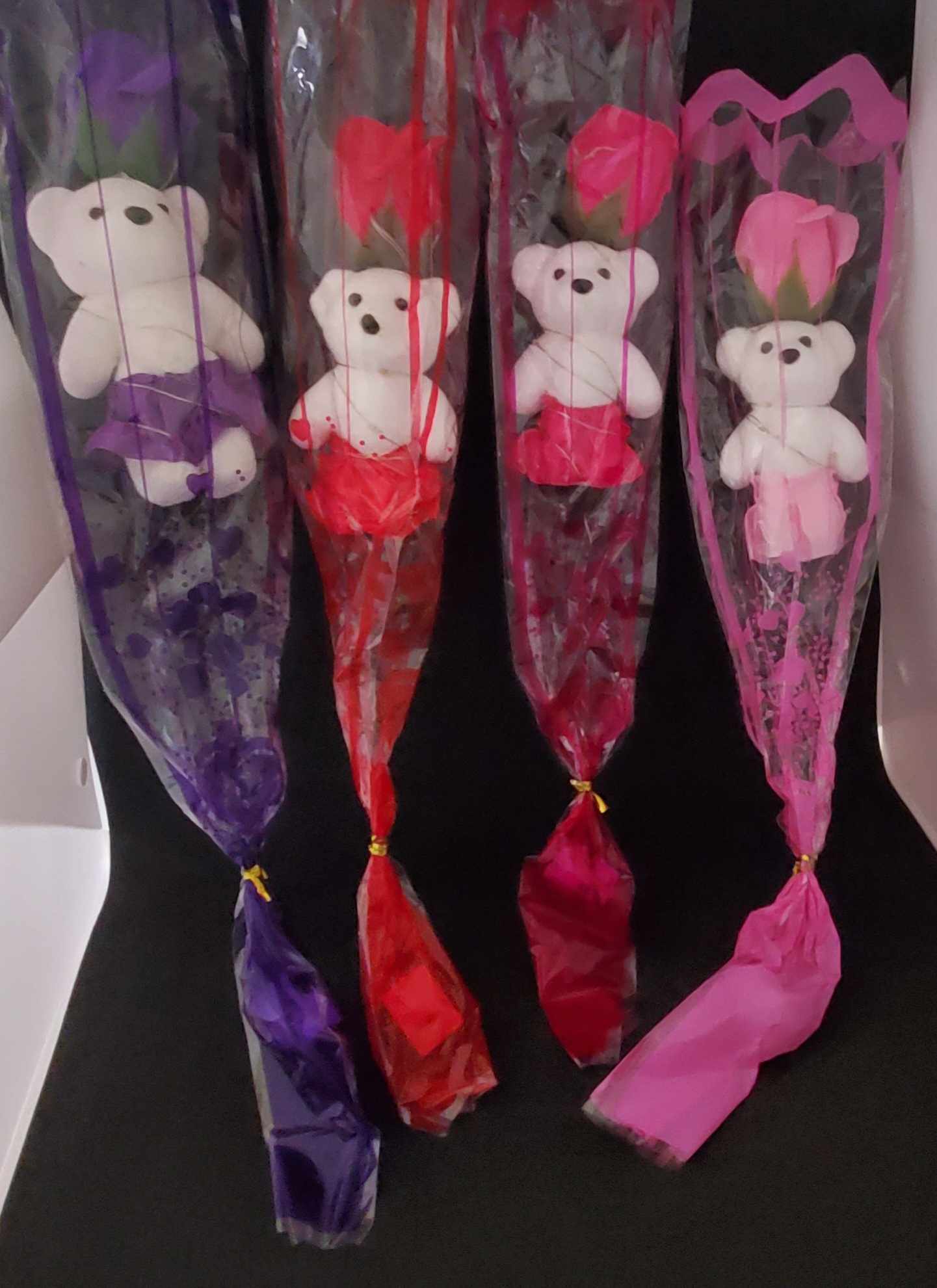 Rose d'amour avec ourson blanc et rose clair
