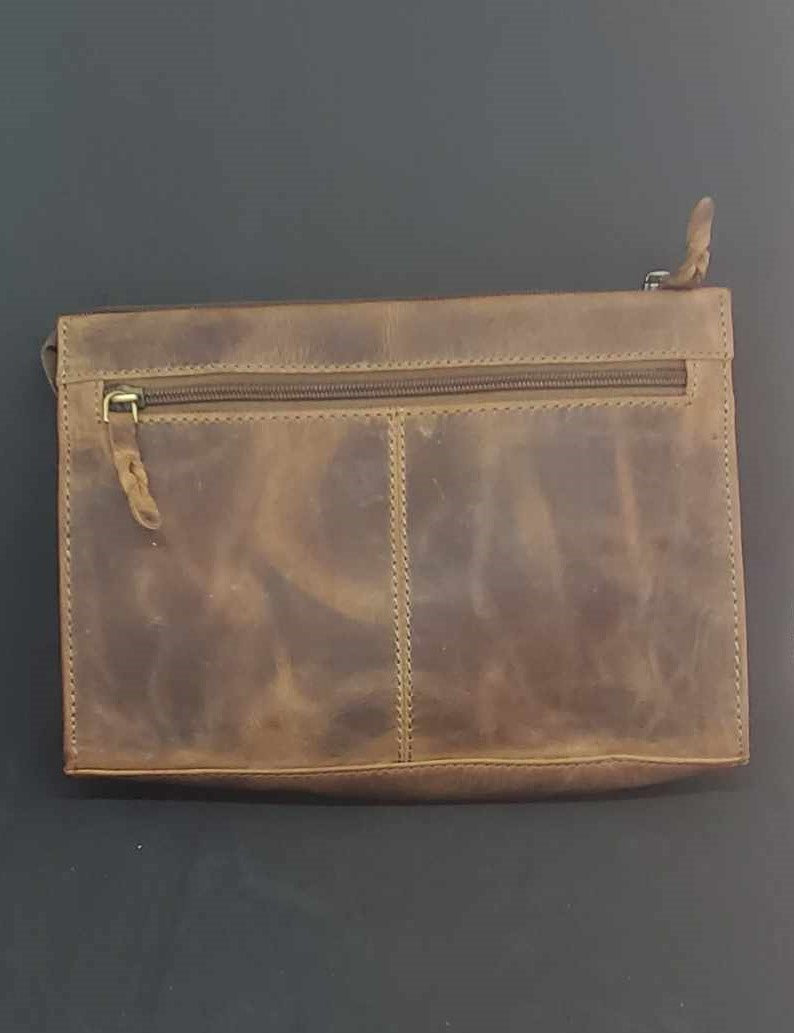 Grande pochette en cuir de vachette 556604