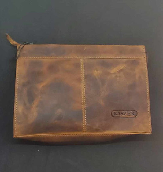 Grande pochette en cuir de vachette 556604