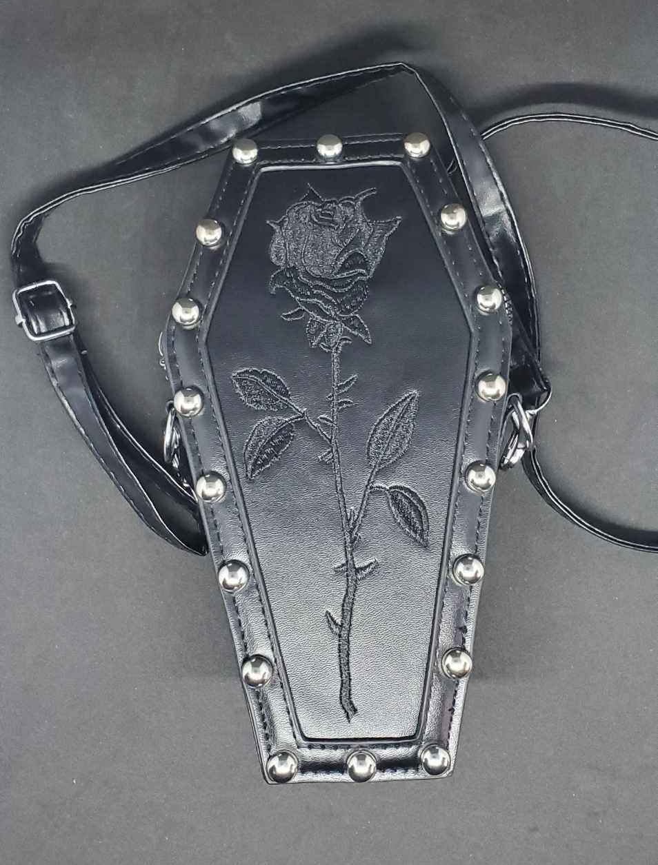 Sac cercueil rose brodée