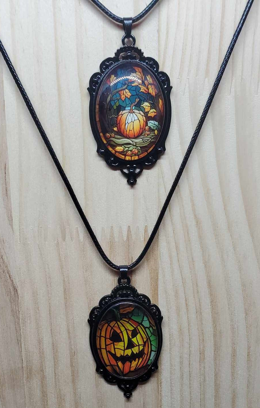 Collier en verre motif citrouille