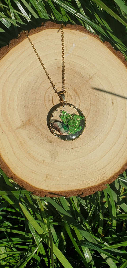 Collier papillon fleur verte