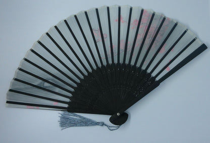 Eventail gris clair motifs fleuris et oiseaux