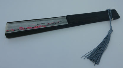 Eventail gris clair motifs fleuris et oiseaux