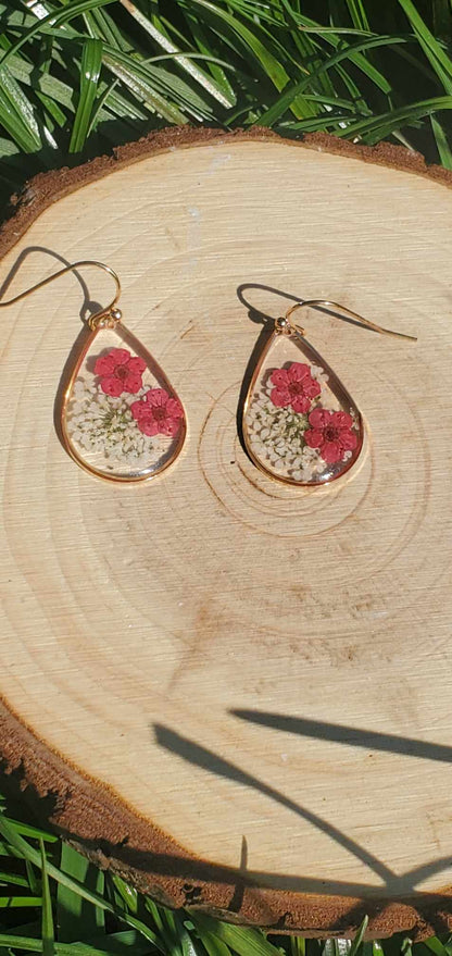 Boucles d'oreilles fleurs séchées fuschia