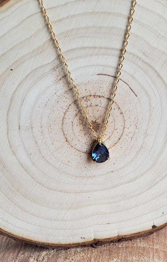 Collier avec gemme bleue
