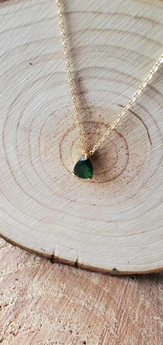 Collier avec gemme verte