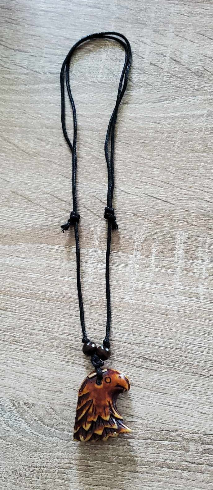 Collier en résine aigle