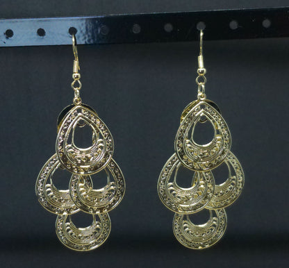 Longues boucles d'oreilles