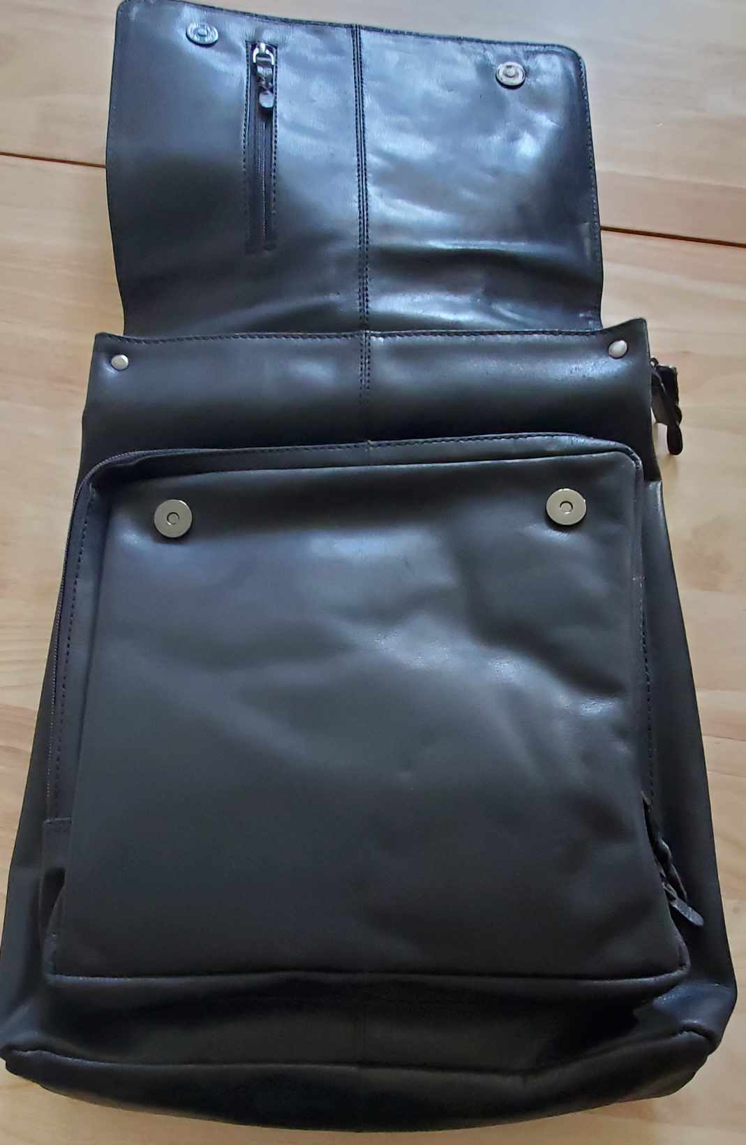 Sac à dos en cuir de vachette noir 20698