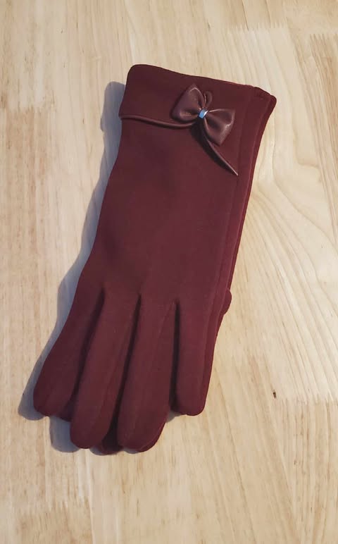 Paire de gants en daim rouge bordeaux