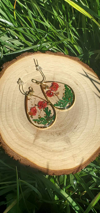 Boucles d'oreilles fleurs séchées rouge