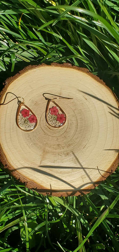 Boucles d'oreilles fleurs séchées fuschia