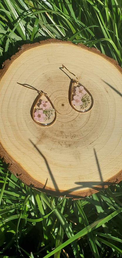Boucles d'oreilles fleur séchées rose clair