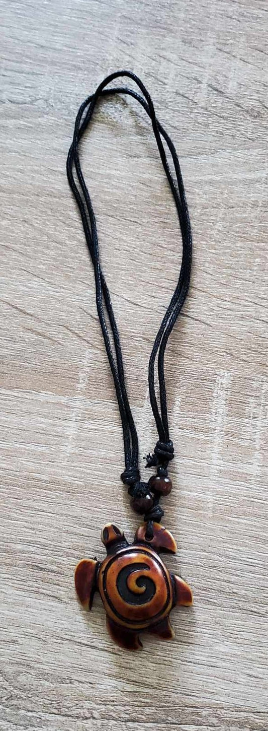 Collier en résine tortue